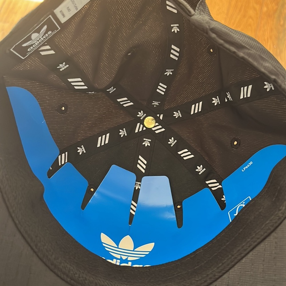Adidas hat - Picture 4 of 5